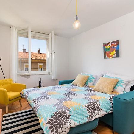 Quirky Apartment Arena With Parking Pola Esterno foto