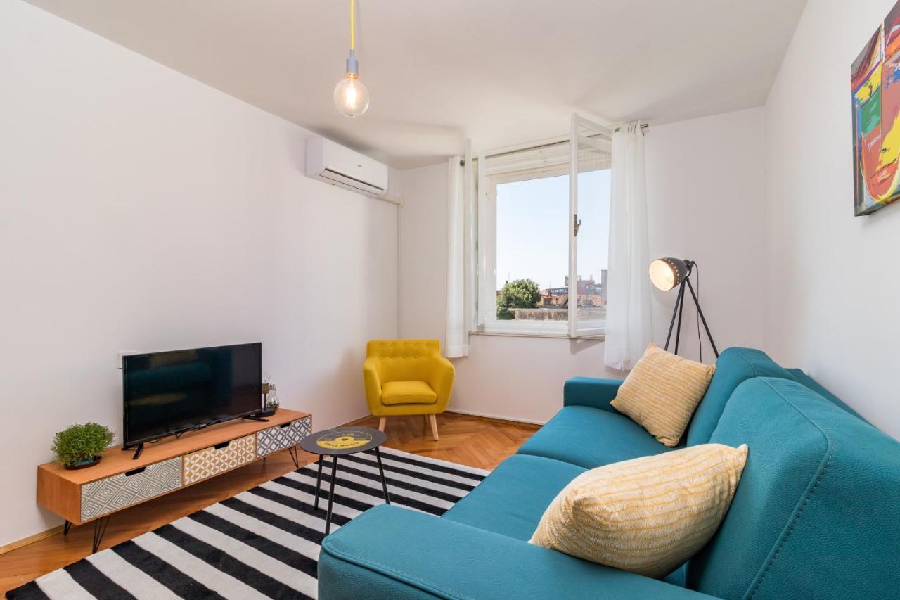 Quirky Apartment Arena With Parking Pola Esterno foto