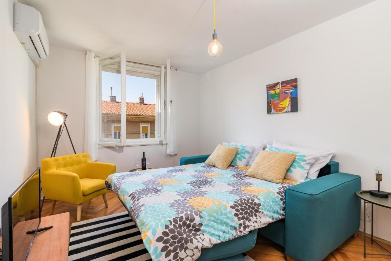 Quirky Apartment Arena With Parking Pola Esterno foto