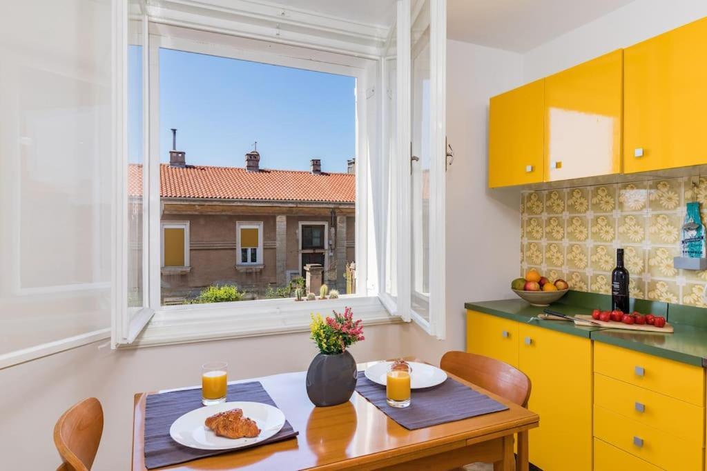 Quirky Apartment Arena With Parking Pola Esterno foto