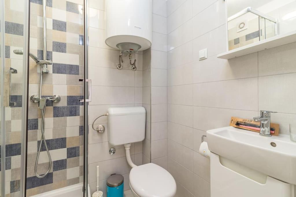 Quirky Apartment Arena With Parking Pola Esterno foto
